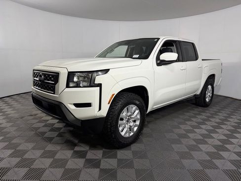 Used 2022 Nissan Frontier SV image 3