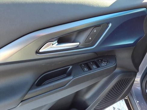 New 2026 Chevrolet Equinox EV LT image 11