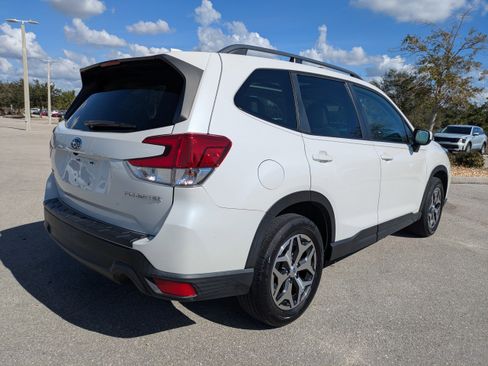 Used 2020 Subaru Forester Premium image 5