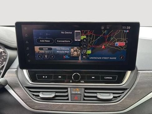 Used 2024 Nissan Altima 2.5 SV w/ SV Premium Package AWD/4WD image 18