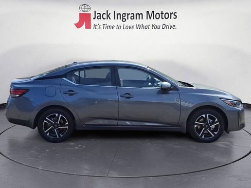 Used 2025 Nissan Sentra SV image 6