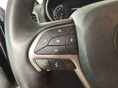 Used 2018 Jeep Grand Cherokee Laredo AWD/4WD image 15