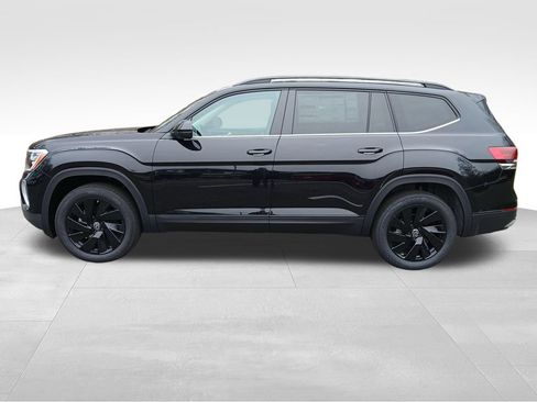 New 2026 Volkswagen Atlas SE FWD image 2