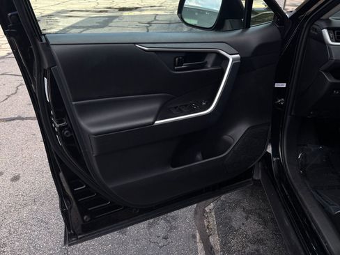 Used 2025 Toyota RAV4 LE image 20