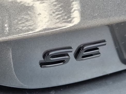 New 2026 Volkswagen Tiguan SE R-Line FWD image 15