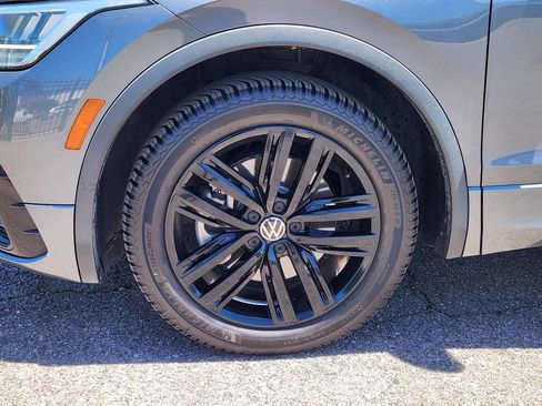 Certified 2022 Volkswagen Tiguan SE R-Line FWD image 9