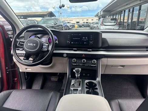 Used 2022 Kia Carnival LX FWD image 17