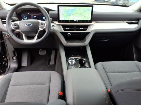 Used 2025 Ford Explorer Active AWD/4WD image 15
