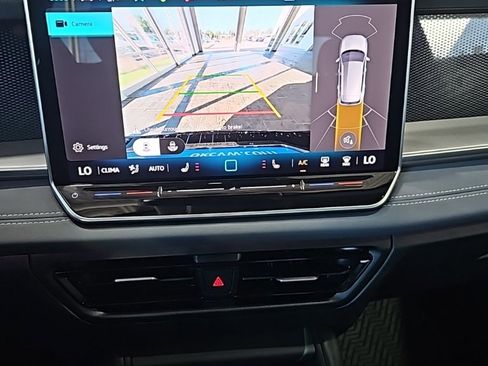 New 2025 Volkswagen Tiguan SE image 32