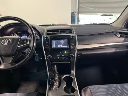 Used 2015 Toyota Camry SE FWD image 20