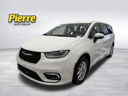 Used 2023 Chrysler Pacifica Touring-L