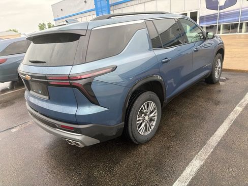 Used 2025 Chevrolet Traverse LT FWD image 6