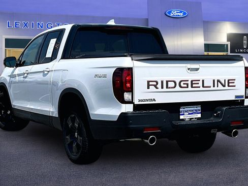 Used 2025 Honda Ridgeline Black Edition image 4