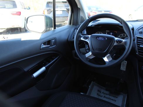 Used 2023 Ford Transit Connect XLT image 9