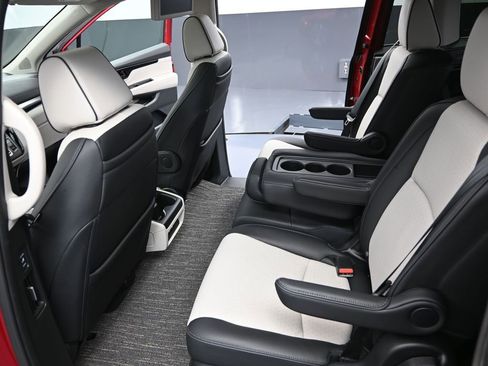 Used 2025 Honda Odyssey Elite image 39