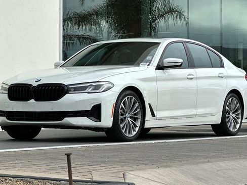 Used 2023 BMW 530i w/ Convenience Package RWD image 7