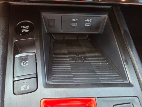 Used 2025 Nissan Kicks SR FWD image 17