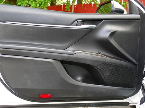Used 2021 Toyota Camry LE FWD image 19