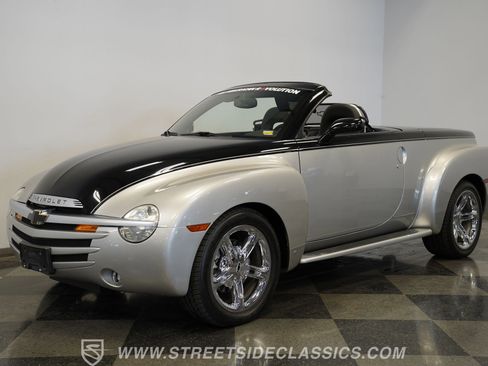 Used 2006 Chevrolet SSR w/ Preferred Equipment Group RWD image 39
