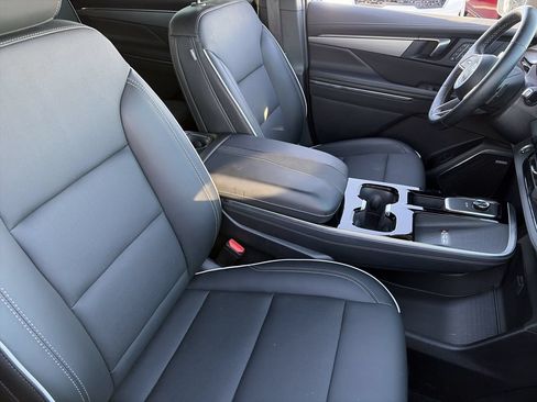 Used 2025 Buick Enclave Preferred w/ Power Package FWD image 10