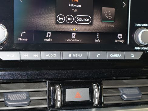 Used 2025 Nissan Pathfinder SV image 29