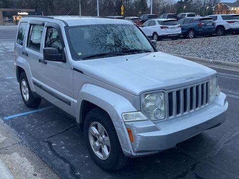 Used 2009 Jeep Liberty Sport image 4