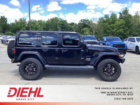 Used 2018 Jeep Wrangler Unlimited Sahara w/ Uconnect 4C Nav & Sound Group AWD/4WD image 5