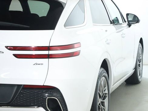 Used 2022 Genesis GV70 2.5T w/ Advanced Package image 46