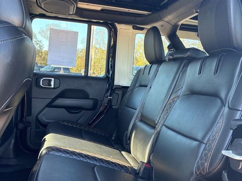 Used 2022 Jeep Wrangler Unlimited Sahara image 13