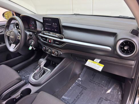 Used 2023 Kia Forte LXS w/ LXS Technology Package FWD image 13