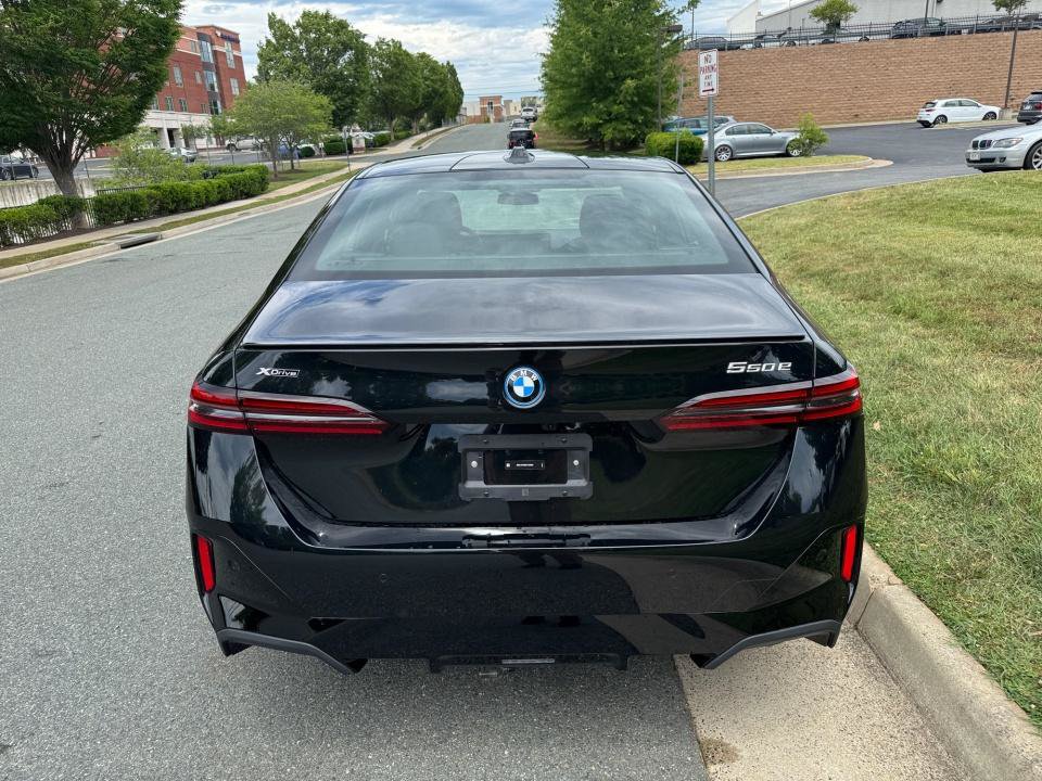 New 2027 BMW 550e xDrive w/ Executive Package AWD/4WD image 14