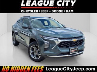 Used 2025 Chevrolet Trax LT FWD video 1