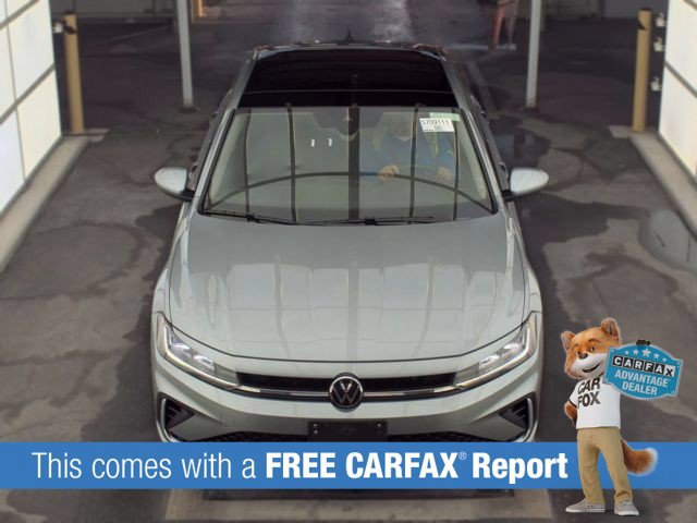 Used 2025 Volkswagen Jetta SE FWD image 2