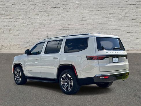 Used 2022 Jeep Wagoneer Series III w/ Rear Seat Video Group 1 RWD image 3