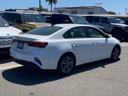 Used 2022 Kia Forte LXS FWD image 3