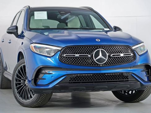 Used 2023 Mercedes-Benz GLC 300 w/ AMG Line image 4