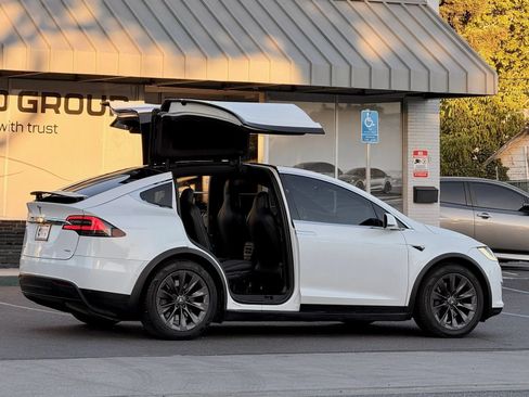 Used 2019 Tesla Model X 75D AWD/4WD image 8