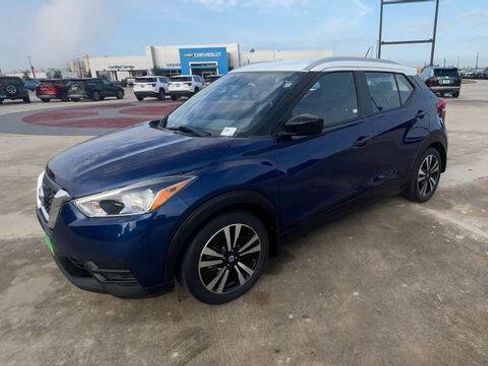 Used 2018 Nissan Kicks SV FWD image 4