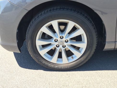 Used 2013 Toyota Venza LE AWD/4WD image 13