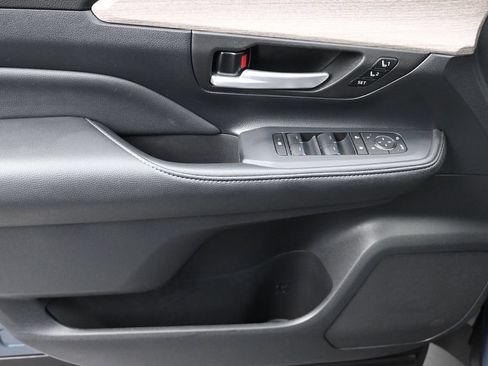 Used 2025 Toyota Grand Highlander AWD image 10