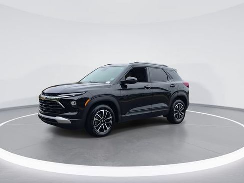 Used 2025 Chevrolet TrailBlazer LT FWD image 4
