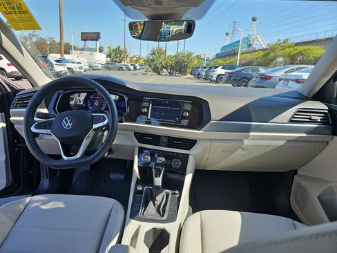 Used 2023 Volkswagen Jetta SE image 12