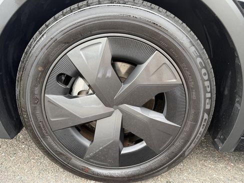 Used 2024 Toyota Prius LE image 29