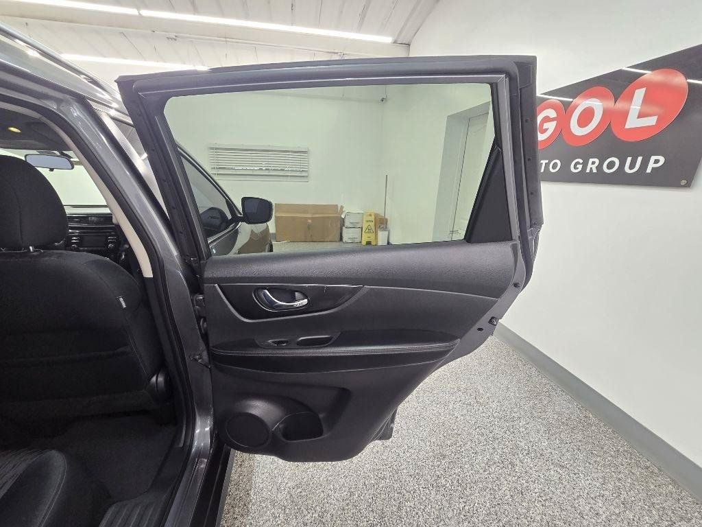 Used 2017 Nissan Rogue SV FWD image 26
