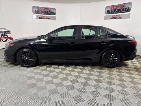 Used 2025 Toyota Camry SE image 6