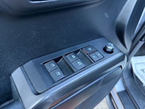 Used 2018 Toyota Tacoma TRD Off-Road image 11