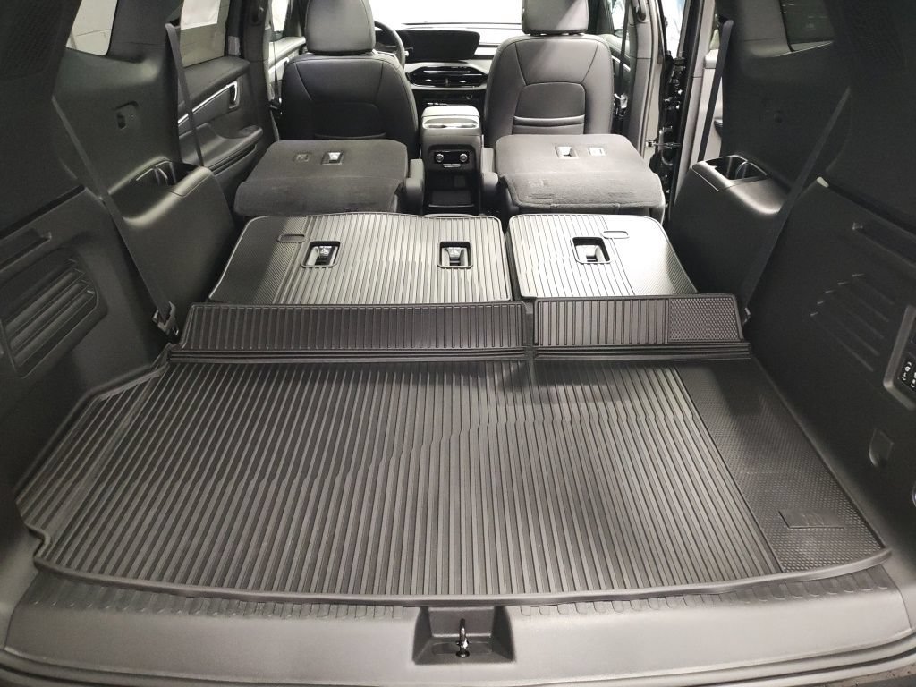 New 2026 Buick Enclave Sport Touring w/ Power Package AWD/4WD image 16
