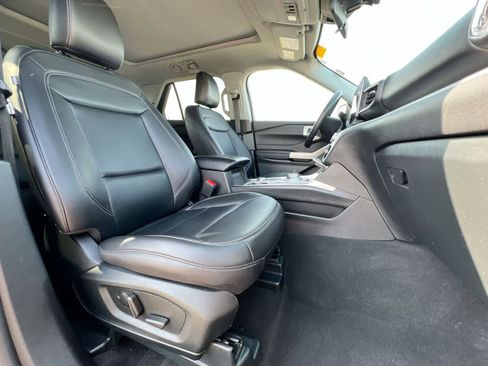 Used 2024 Ford Explorer XLT w/ Equipment Group 202A AWD/4WD image 21