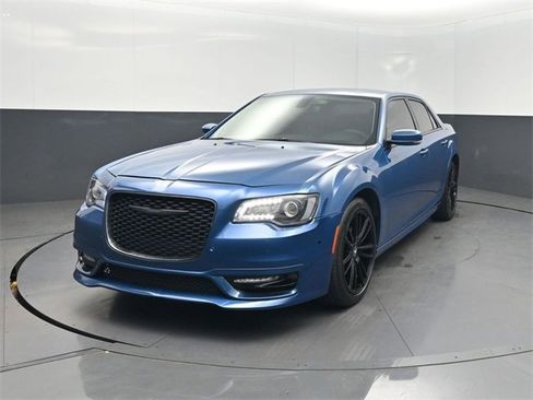 Used 2023 Chrysler 300 Touring L image 1