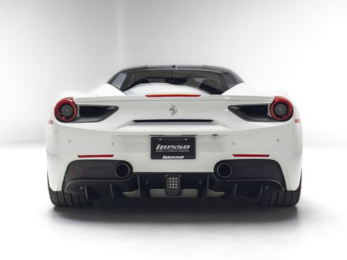 Used 2018 Ferrari 488 GTB RWD image 5